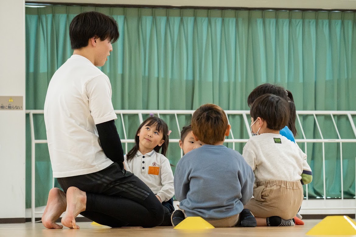 松阪市の習い事で安心して活動する少人数の子どもたち